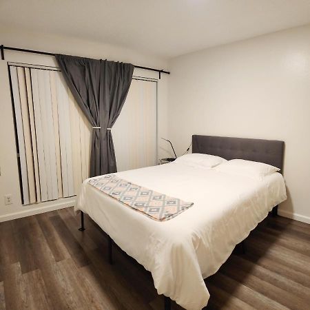 Centrally Located, 4X Queen, 300 Mbps Internet With Backyard! Hemet Zewnętrze zdjęcie