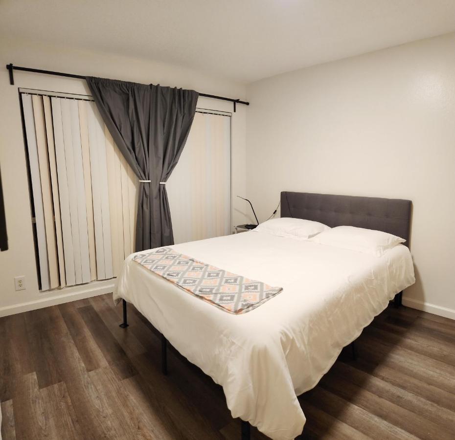 Centrally Located, 4X Queen, 300 Mbps Internet With Backyard! Hemet Zewnętrze zdjęcie