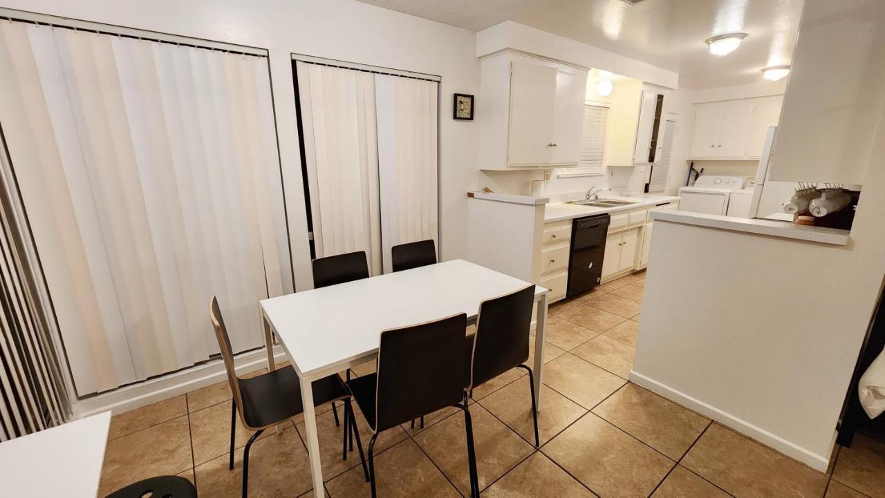 Centrally Located, 4X Queen, 300 Mbps Internet With Backyard! Hemet Zewnętrze zdjęcie