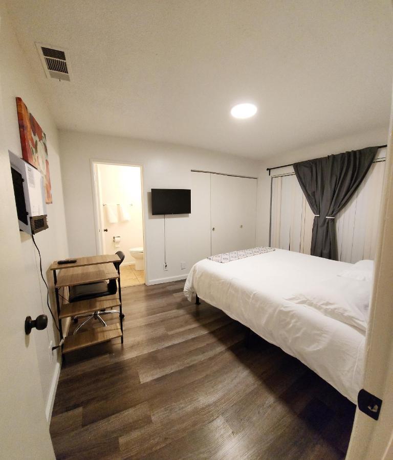 Centrally Located, 4X Queen, 300 Mbps Internet With Backyard! Hemet Zewnętrze zdjęcie